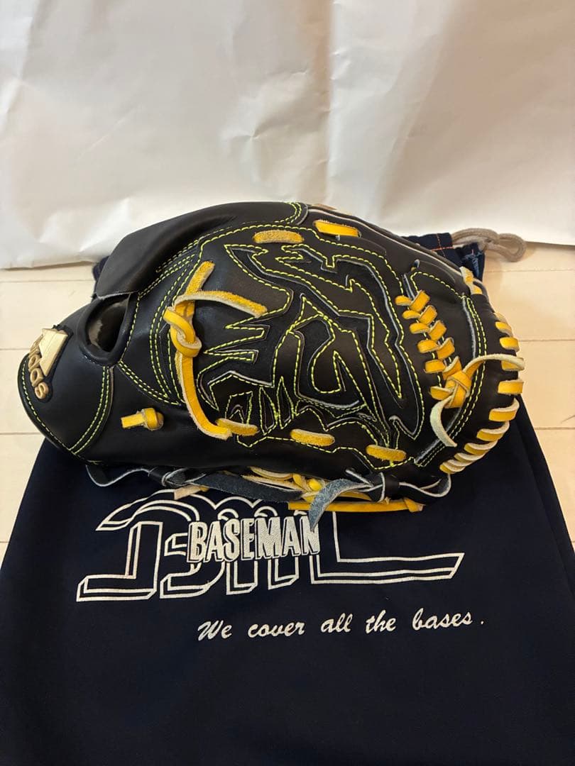 adidas 一般軟式用グローブ 黒/黄色 収納袋付き