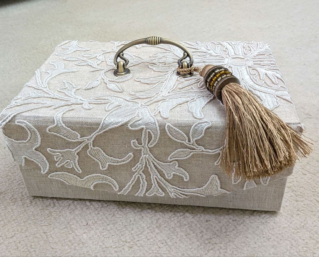 カルトナージュのお道具箱　MORRIS＆Co　刺繍生地