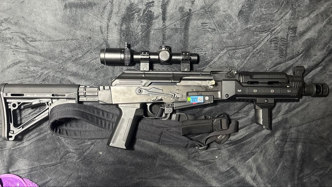 東京マルイ　AKストーム　0.25g初速平均82m/s マガジン4本付属