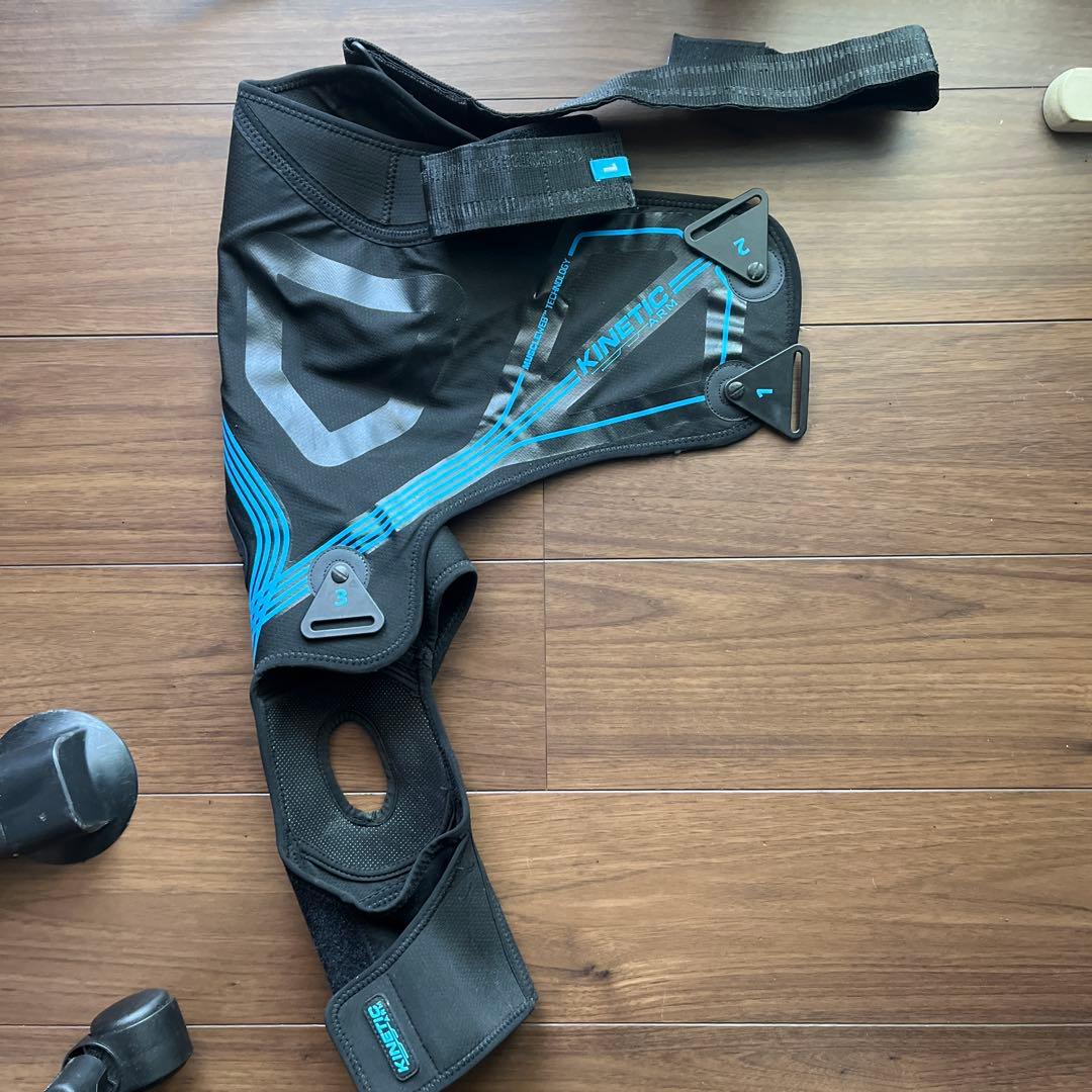 Kinetic サポーター ブラック/ブルー フリーサイズ