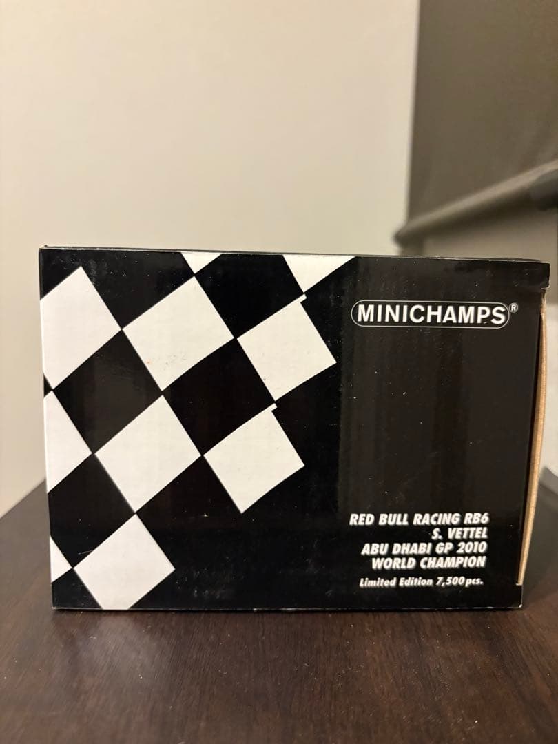 kazu レッドブルRB6 セバスチャン・ベッテル 1/18
