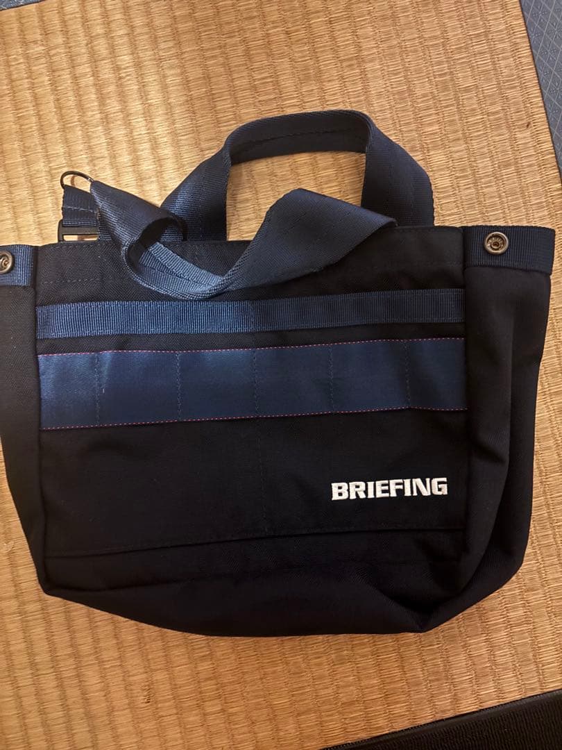 BRIEFINGネイビー　ラウンドバッグ