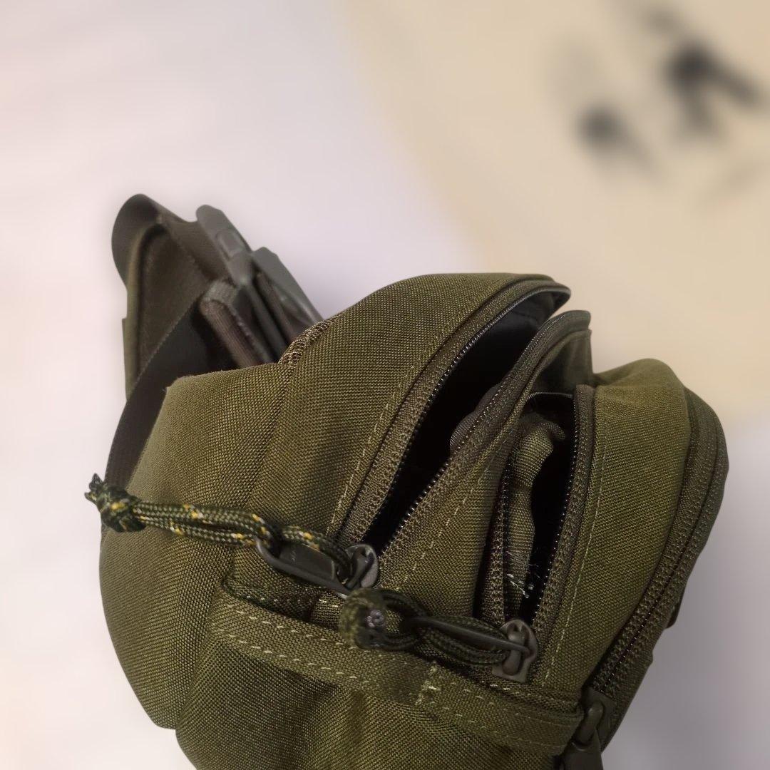 極美品　Hugoo ハグー ヒップシート カーキ　抱っこ紐