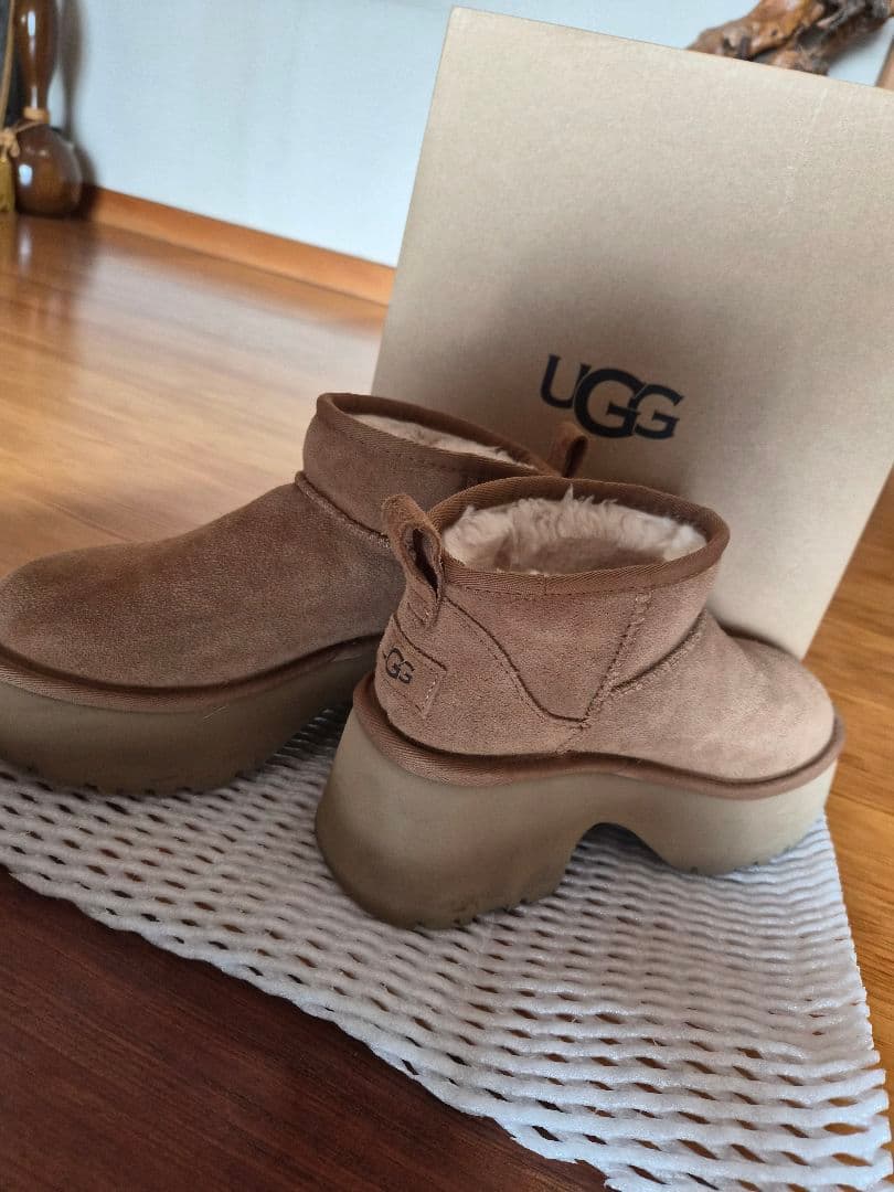 UGG クラシック ウルトラ ミニ ニュー ハイツ　サイズ 6
