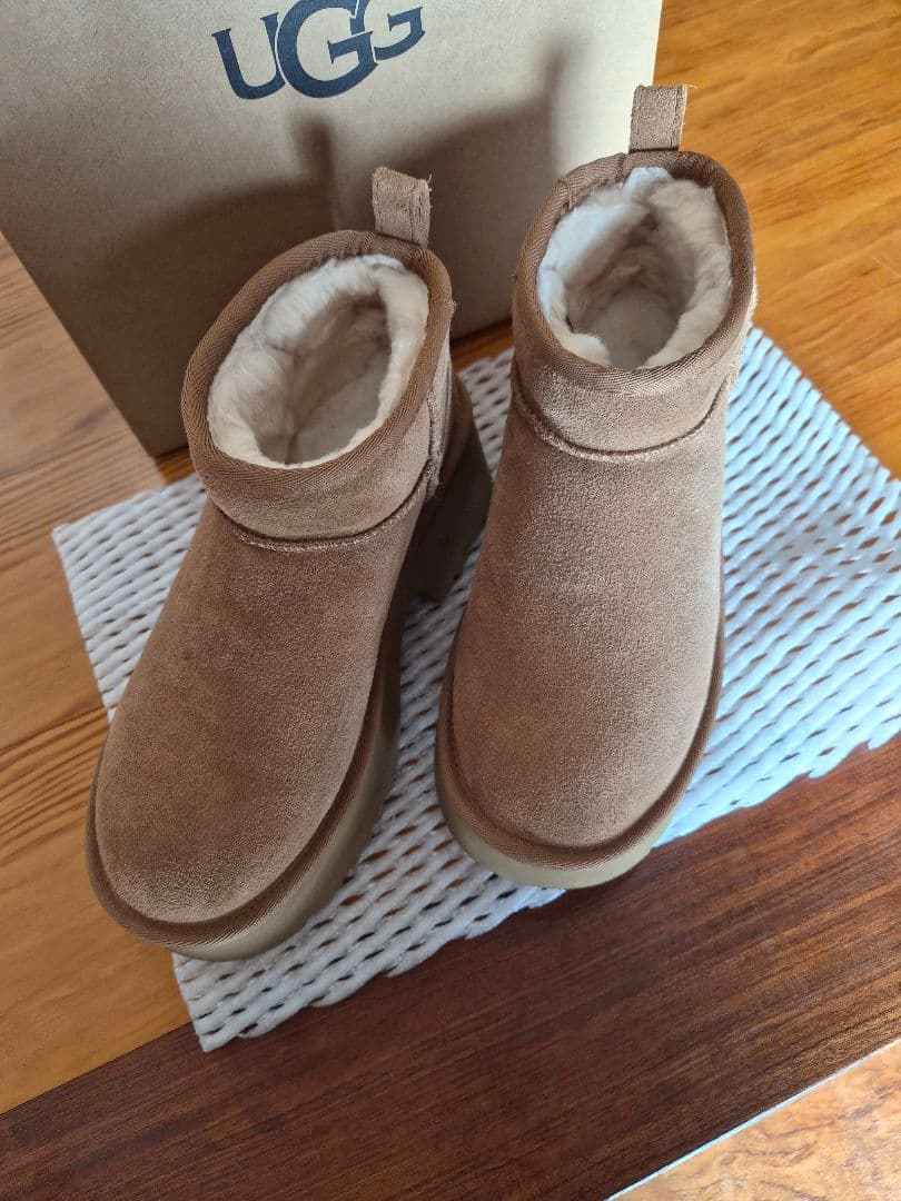 UGG クラシック ウルトラ ミニ ニュー ハイツ　サイズ 6