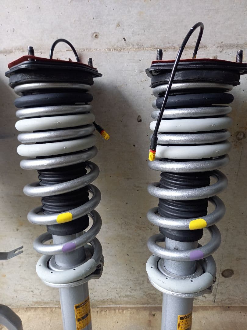 ニッサンGTR ニスモ 2017年式 　　　　新車外し 純正サスペンション