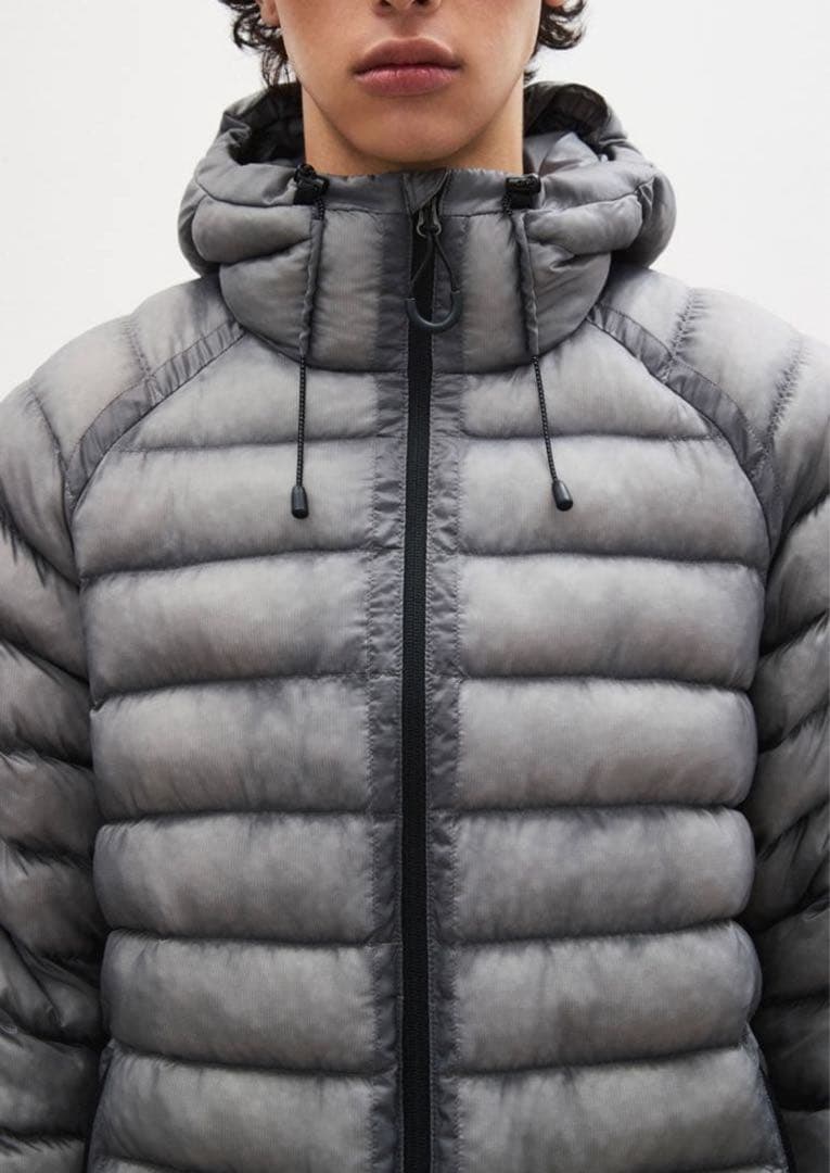 SUARE スアレ　ライトシアシェルダウンジャケット グレー