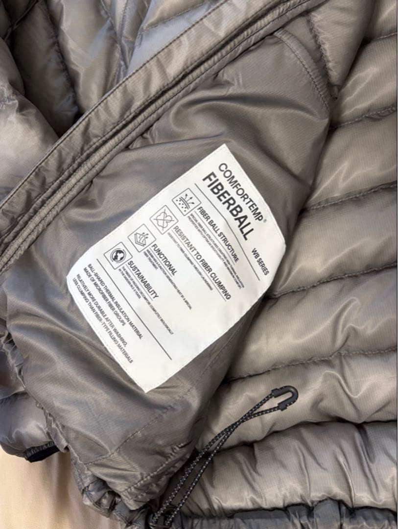 SUARE スアレ　ライトシアシェルダウンジャケット グレー