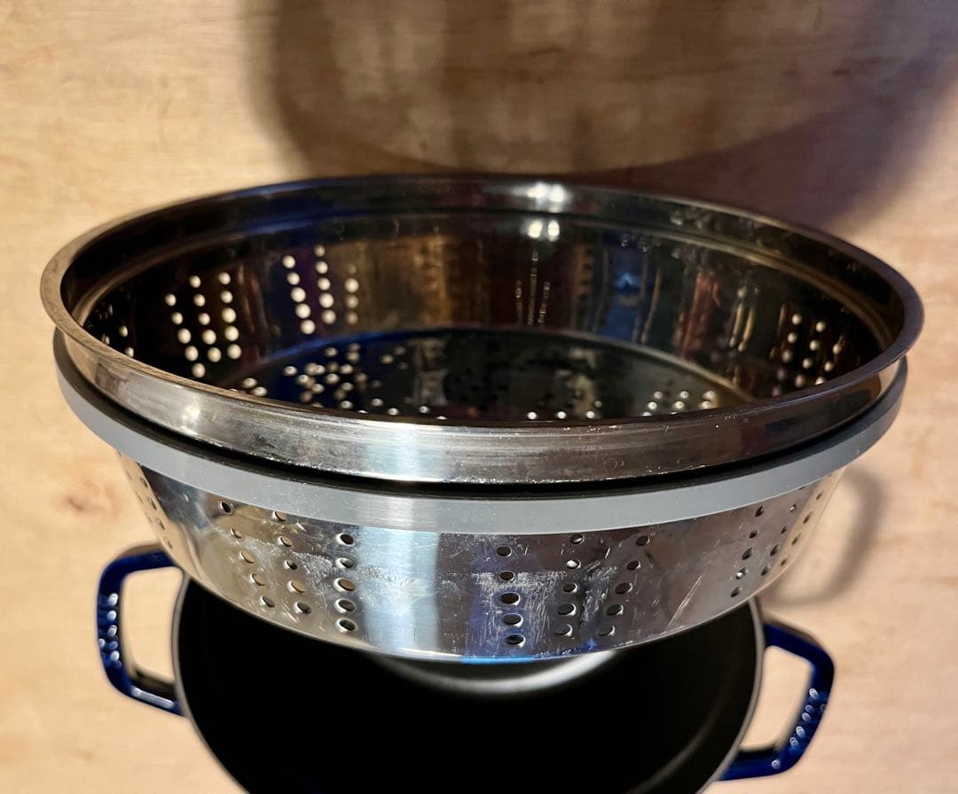 STAUB//ステンレススチール蒸し器付き両手鍋//26cm//ブルー