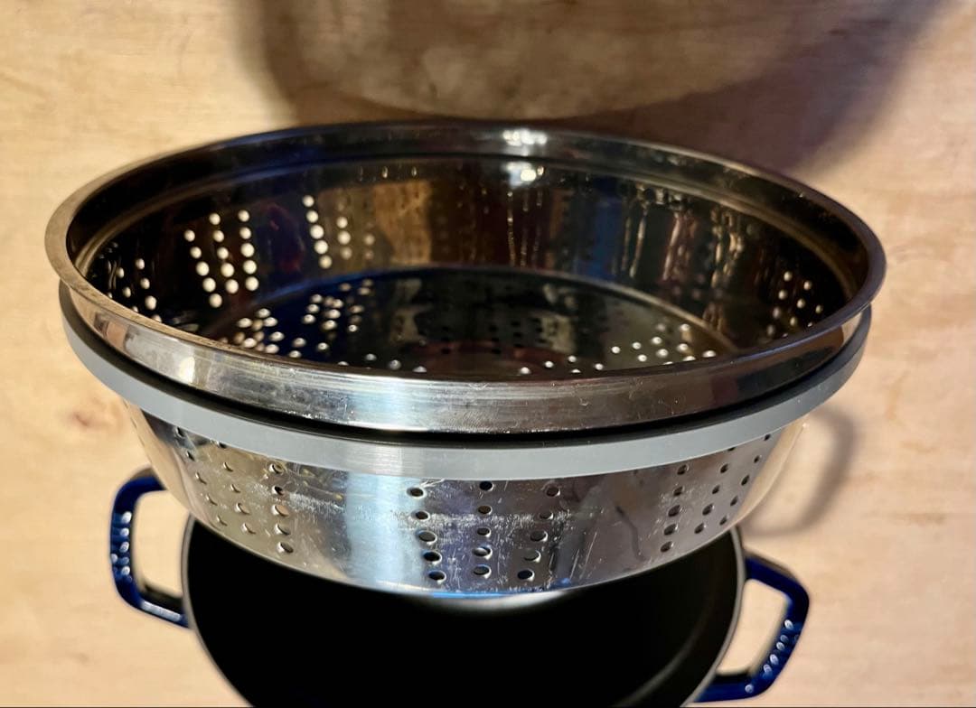 STAUB//ステンレススチール蒸し器付き両手鍋//26cm//ブルー