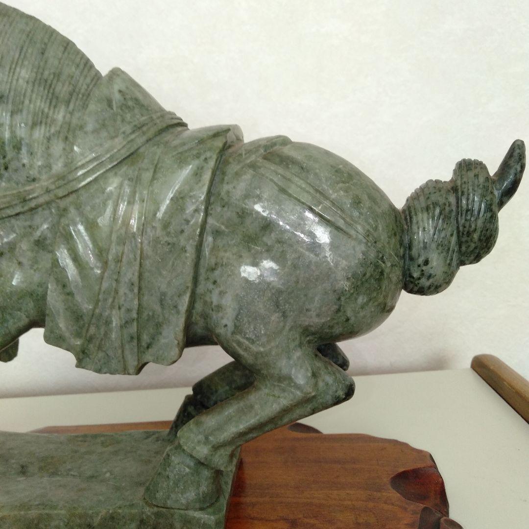 石の馬　置物　緑色石　令和8年の干支　台付き１個