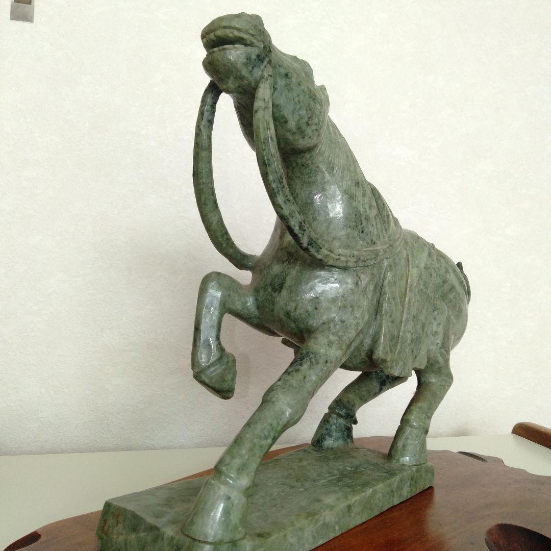 石の馬　置物　緑色石　令和8年の干支　台付き１個