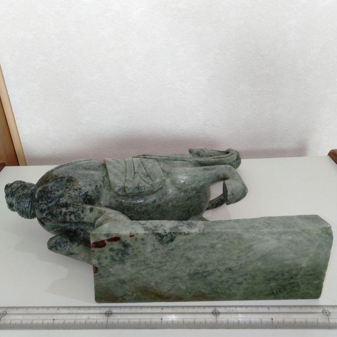 石の馬　置物　緑色石　令和8年の干支　台付き１個