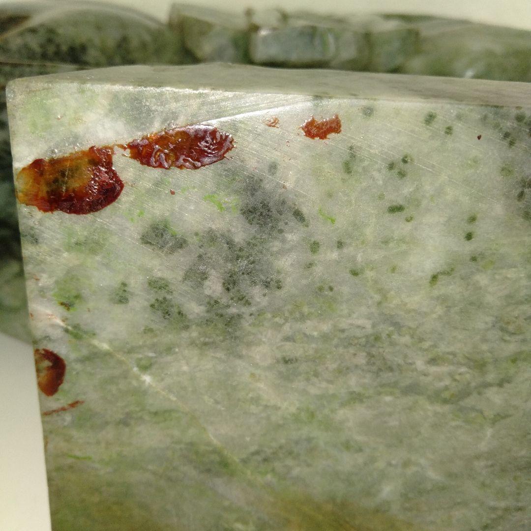 石の馬　置物　緑色石　令和8年の干支　台付き１個