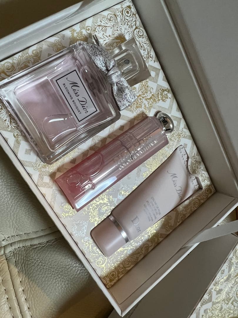 dior コスメセット 箱袋付き