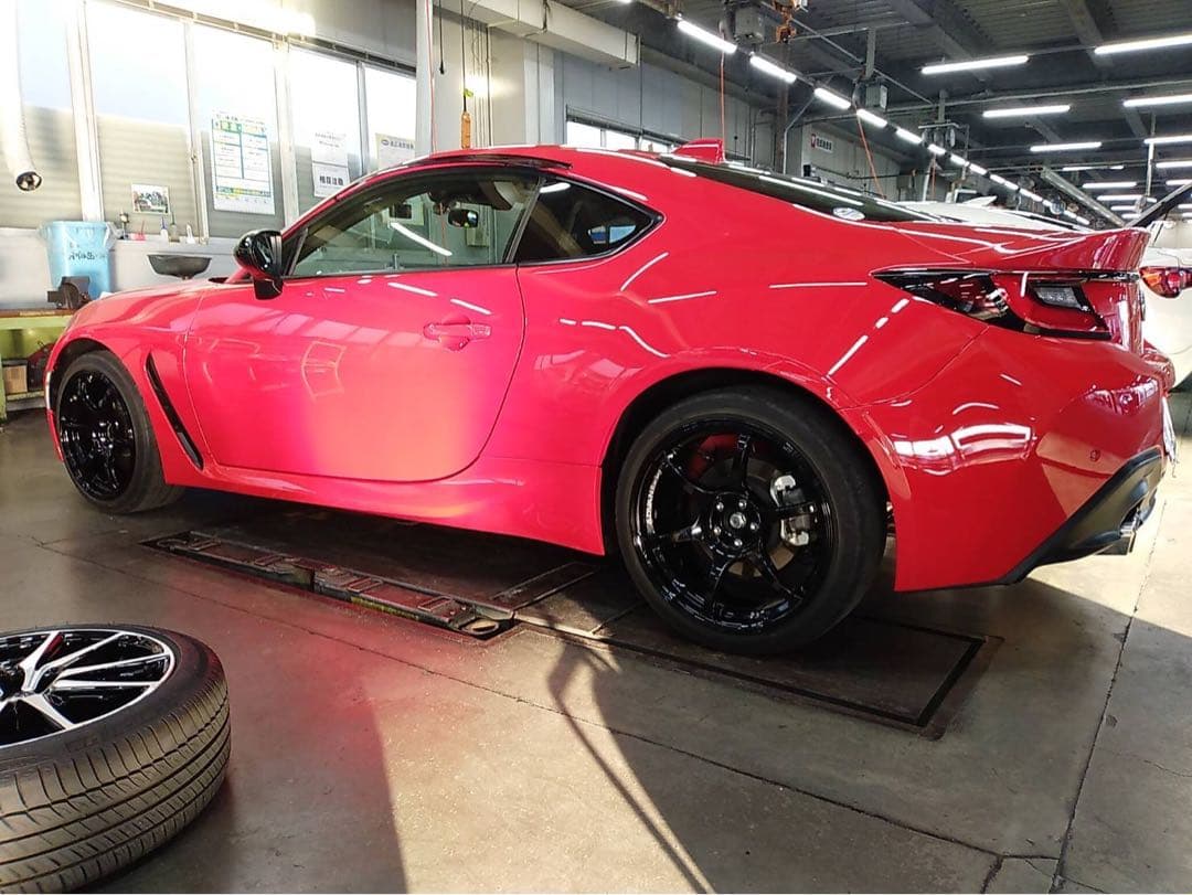 ADVAN Racing 18インチ 8.5J艶ブラックホイール4本セット