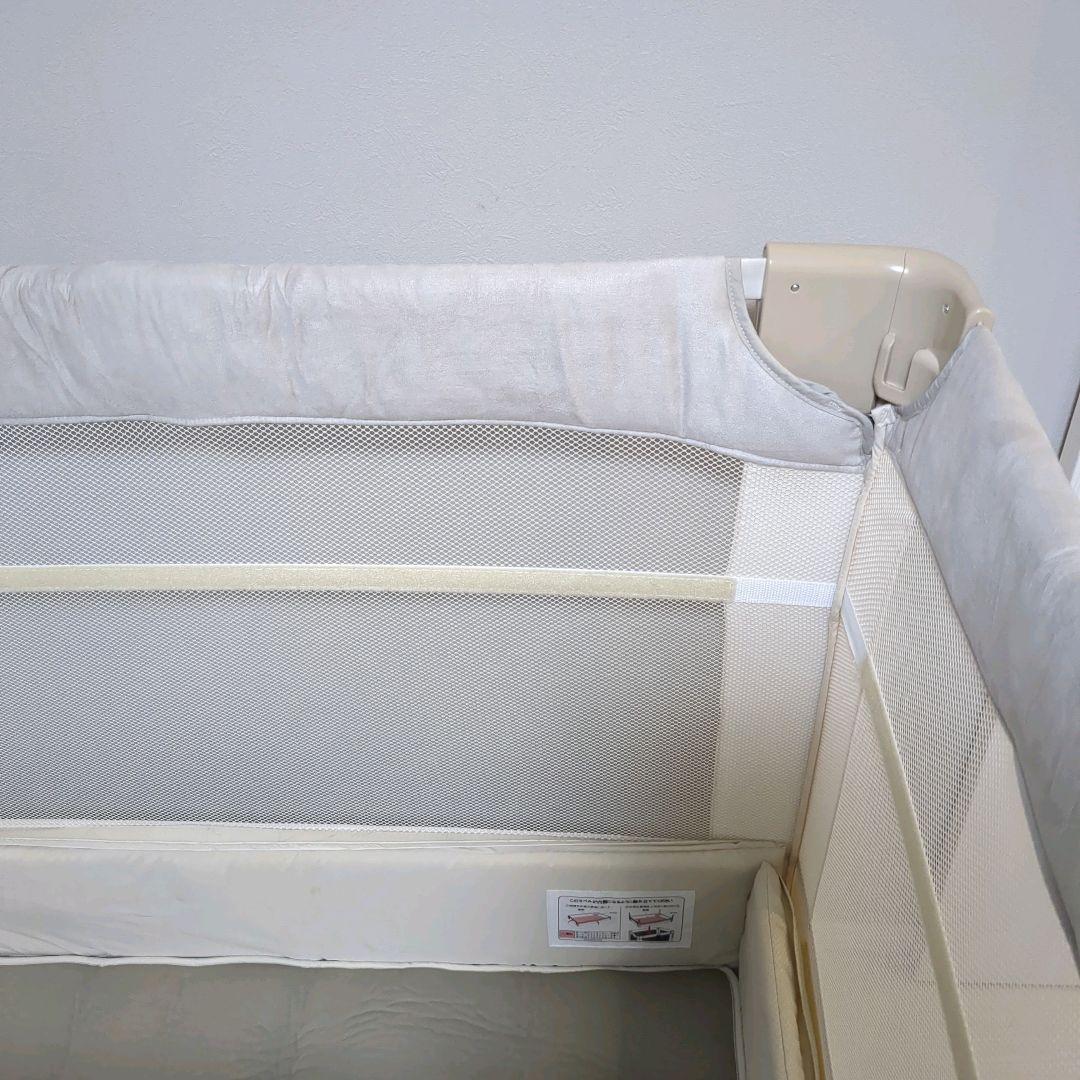 【美品】アップリカ ココネルエアープラスAB ベビーベッド　ホワイトベージュ