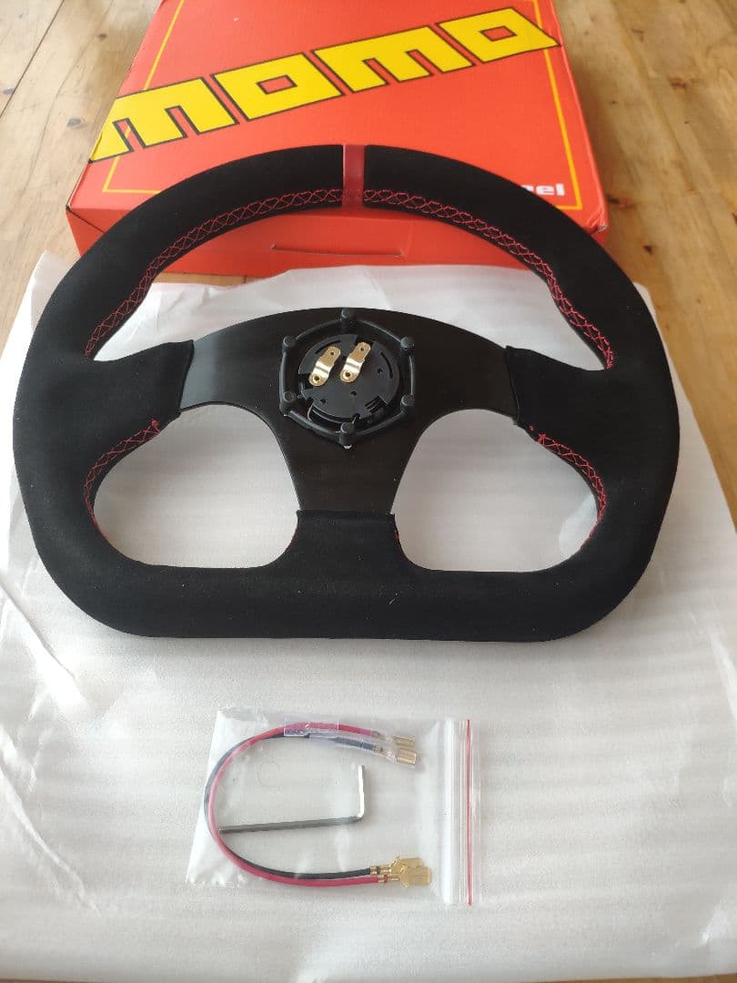 新品・未使用・Dタイプ スエード革ステアリング レーシング