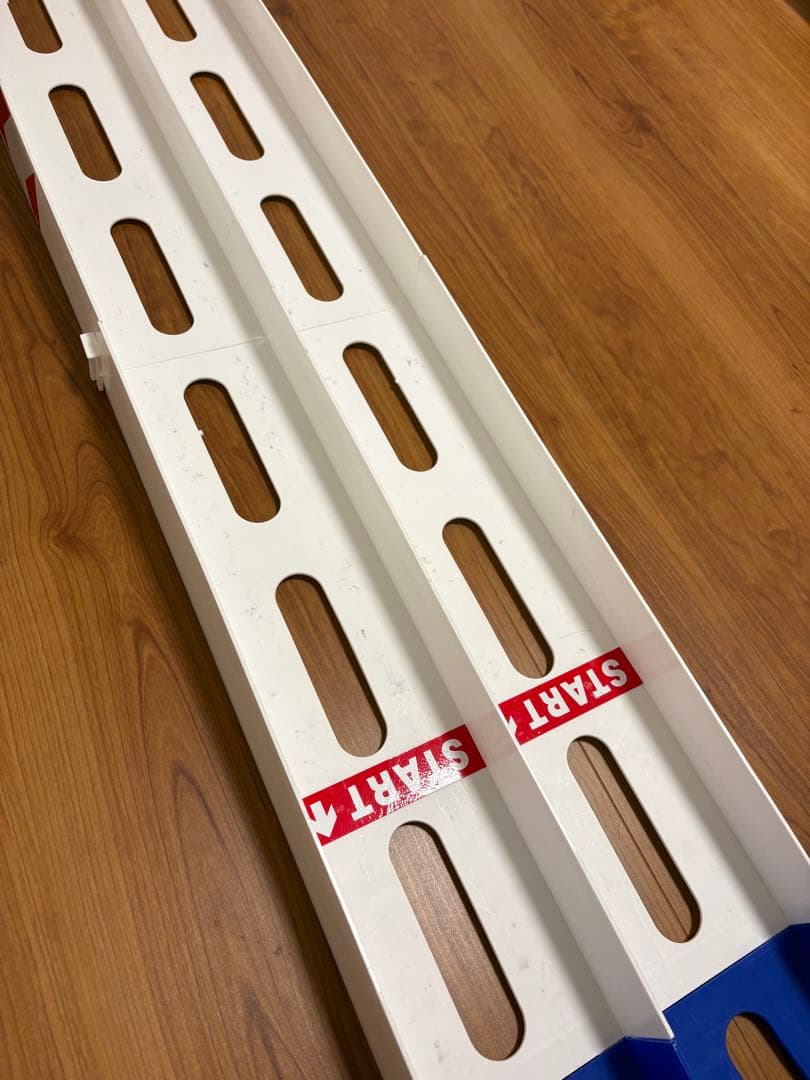 ミニ四駆サーキット 赤・白・青