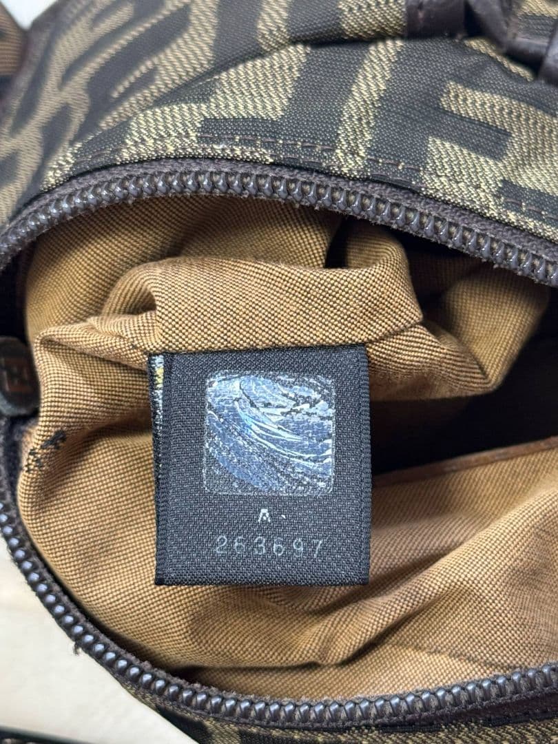 Fendi ボディバッグ