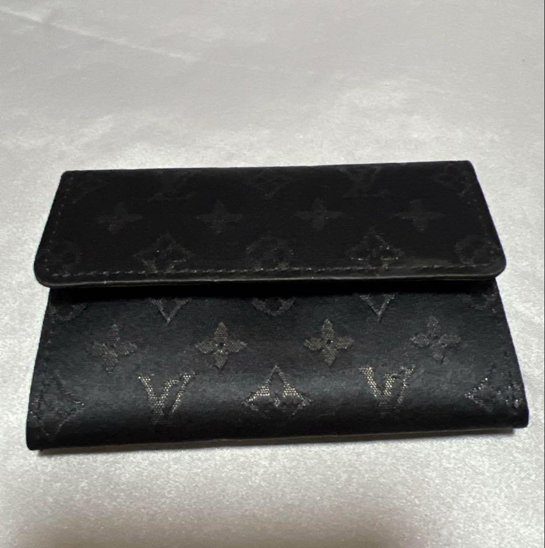 ルイヴィトン　名刺入れ　モノグラムサテン 【カラー】ブラック