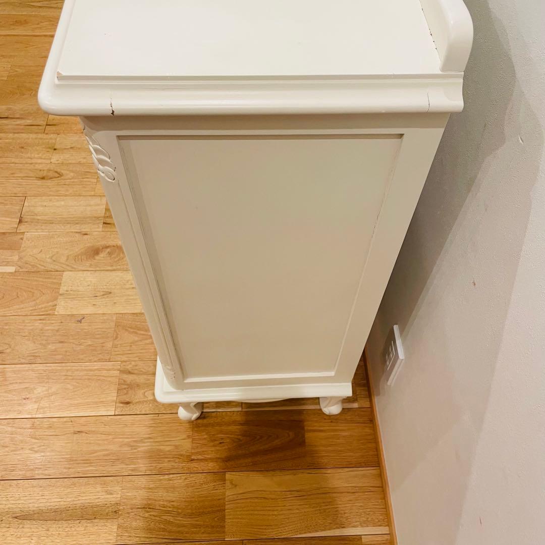 ロココ調 クラシカルなホワイトサイドチェスト 猫脚 白家具 姫系 ふんわり