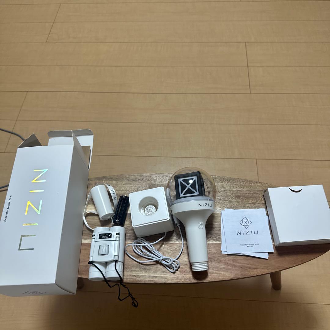 あ*ん様 NiziU 公式ペンライト 2公演使用しました。