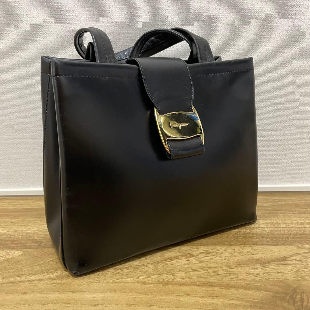 《美品》Ferragamo（フェラガモ）レザー ハンドバッグ ブラック 黒