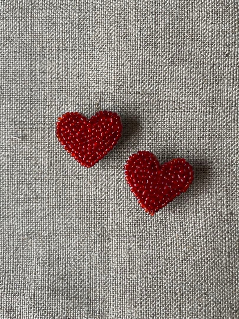 【ペパーミントヨーゼフ】オートクチュールビーズ刺繍　赤ハートピアス&PIN