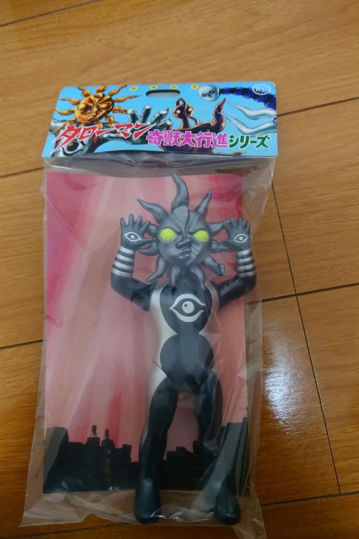 超復刻版 タローマン ソフビ人形 ブラックタローマン　BLACK TAROMAN