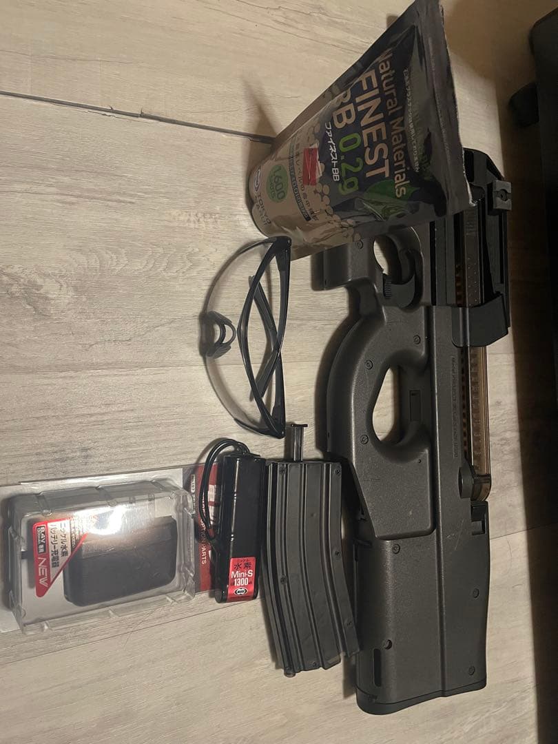 P90電動ガン ブラック BB弾付き　水素電池　専用充電器