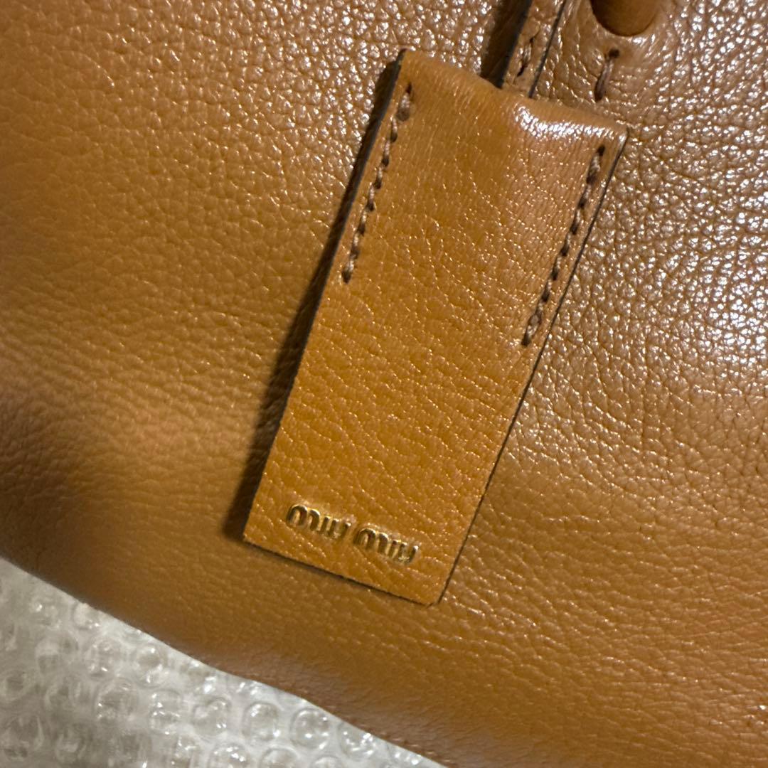 ハンドバッグ　miumiu マドラスレザー　トートバッグ