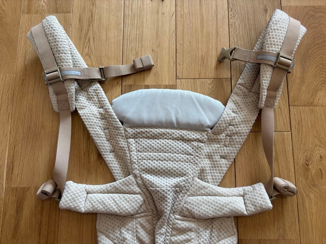 エルゴ　オムニブリーズ　 サンドベージュ