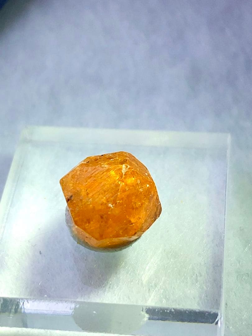 マンダリンガーネット　結晶　原石　鉱物標本　タンザニアLoliondo産　宝石質