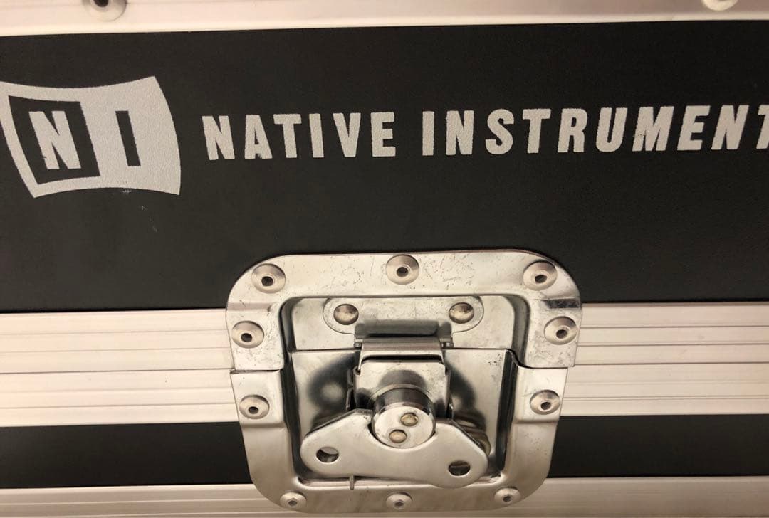 Traktor kontrol S4 純正ハードケース付