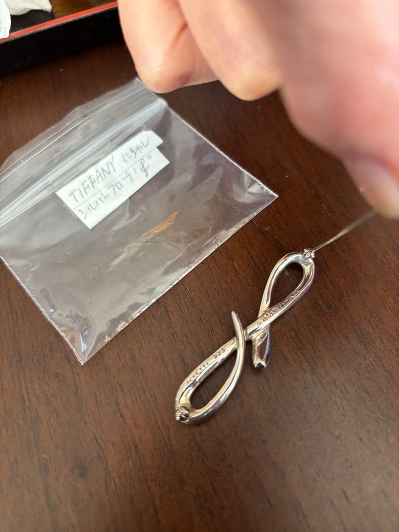 TIFFANY シルバー ブローチ イニシャルF