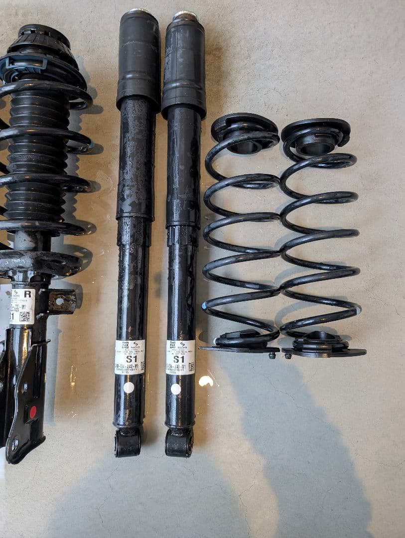 ホンダ シャトル 1.5ハイブリッドZ 後期型 純正サスペンションキット 1台分