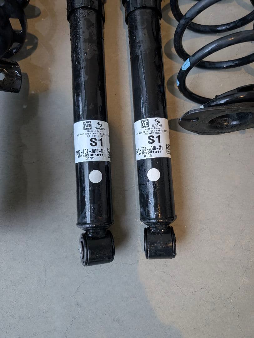 ホンダ シャトル 1.5ハイブリッドZ 後期型 純正サスペンションキット 1台分