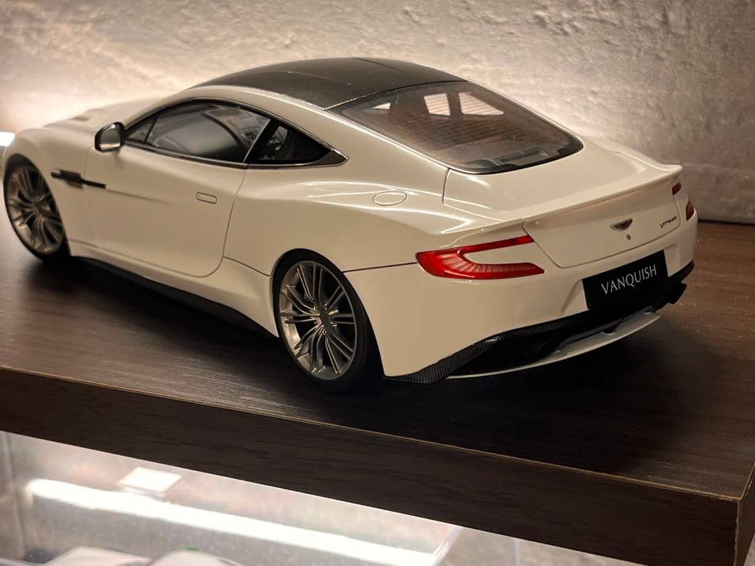 オートアート 1/18 アストンマーチン ヴァンキッシュ