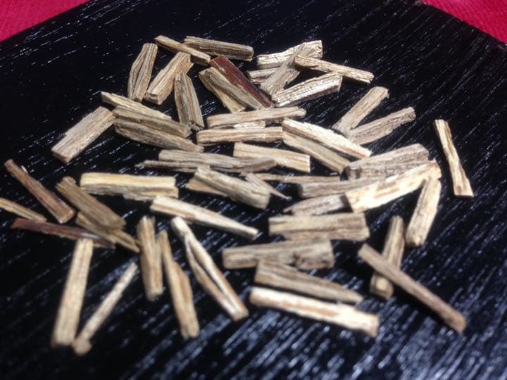 特割 高級香木白檀切落し お香聞香匂い袋修理 浄化 仏像製作 仏師からの最高白檀
