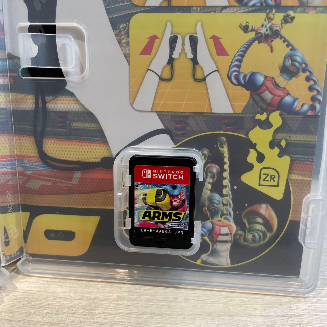 ニンテンドー　Switch本体　ジョイコン　ARMSセット　持ち運びバッグ付き