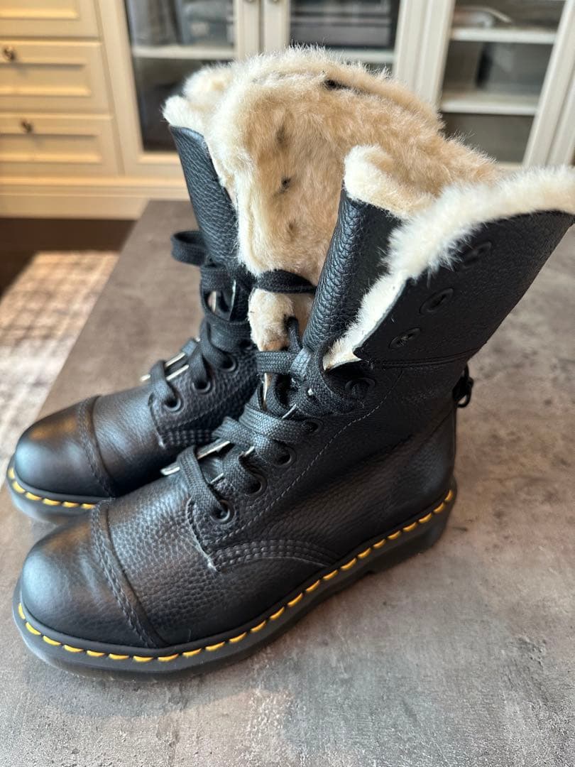 定価50000円！一回のみ使用！ドクターマーチン　ボアブーツ　サイズ39!!