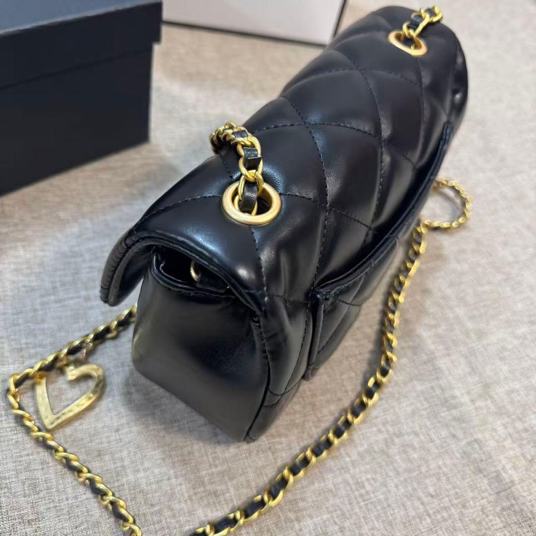 VIP会員限定 ノベルティ　ショルダーバッグ　ハートチャーム ブラック