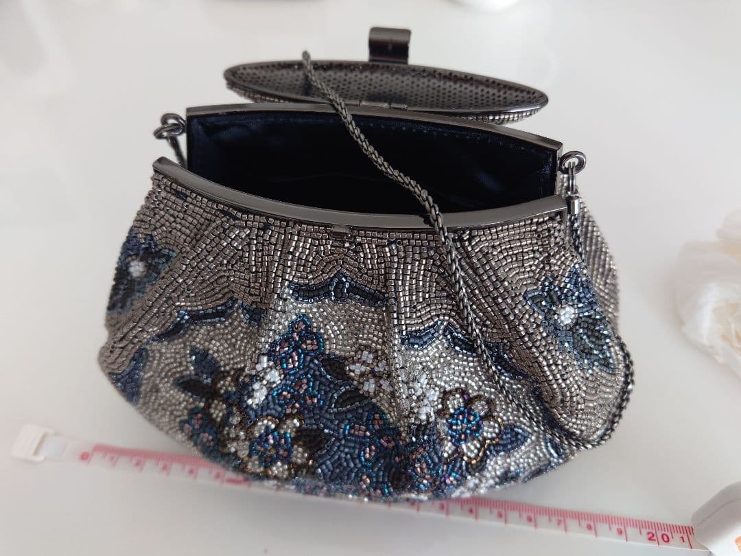 皇室御用達 ルミー 総ビーズバッグ