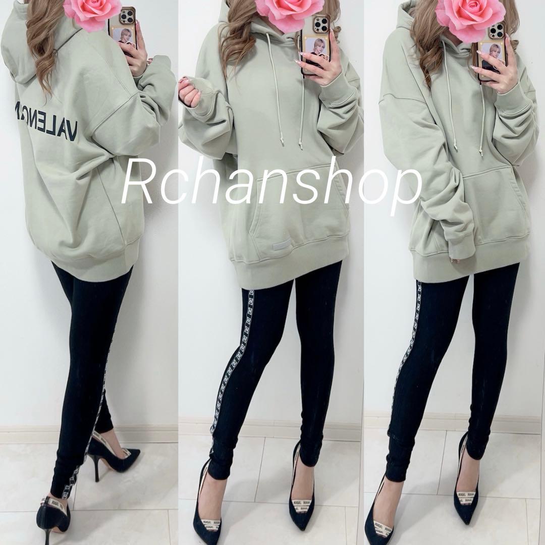 新品タグ付♡VALENCIANO ヴァレンティアーノ　バックロゴ　フーディー