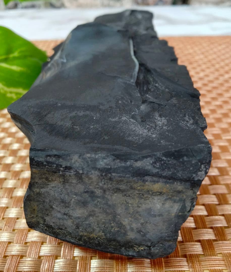 【大サイズ】★マイナスイオン★★免疫力★★冷え・凝り★913gブラックシリカ原石