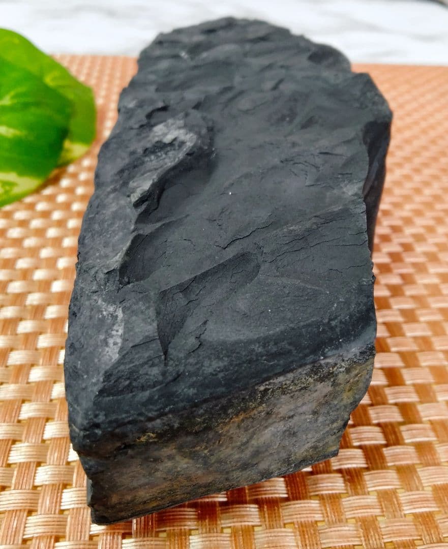 【大サイズ】★マイナスイオン★★免疫力★★冷え・凝り★913gブラックシリカ原石