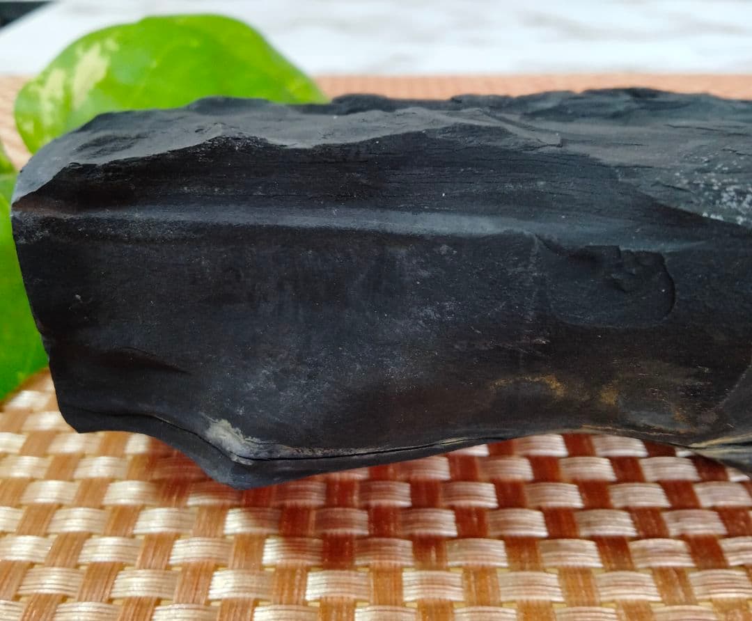 【大サイズ】★マイナスイオン★★免疫力★★冷え・凝り★913gブラックシリカ原石