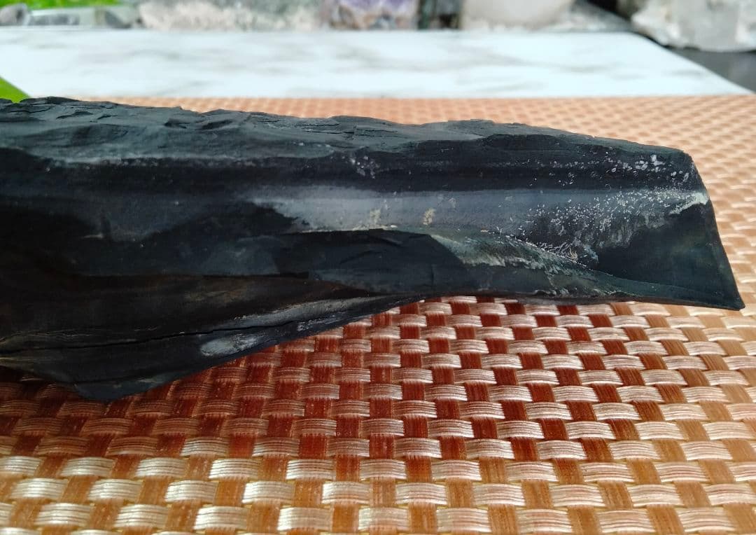 【大サイズ】★マイナスイオン★★免疫力★★冷え・凝り★913gブラックシリカ原石