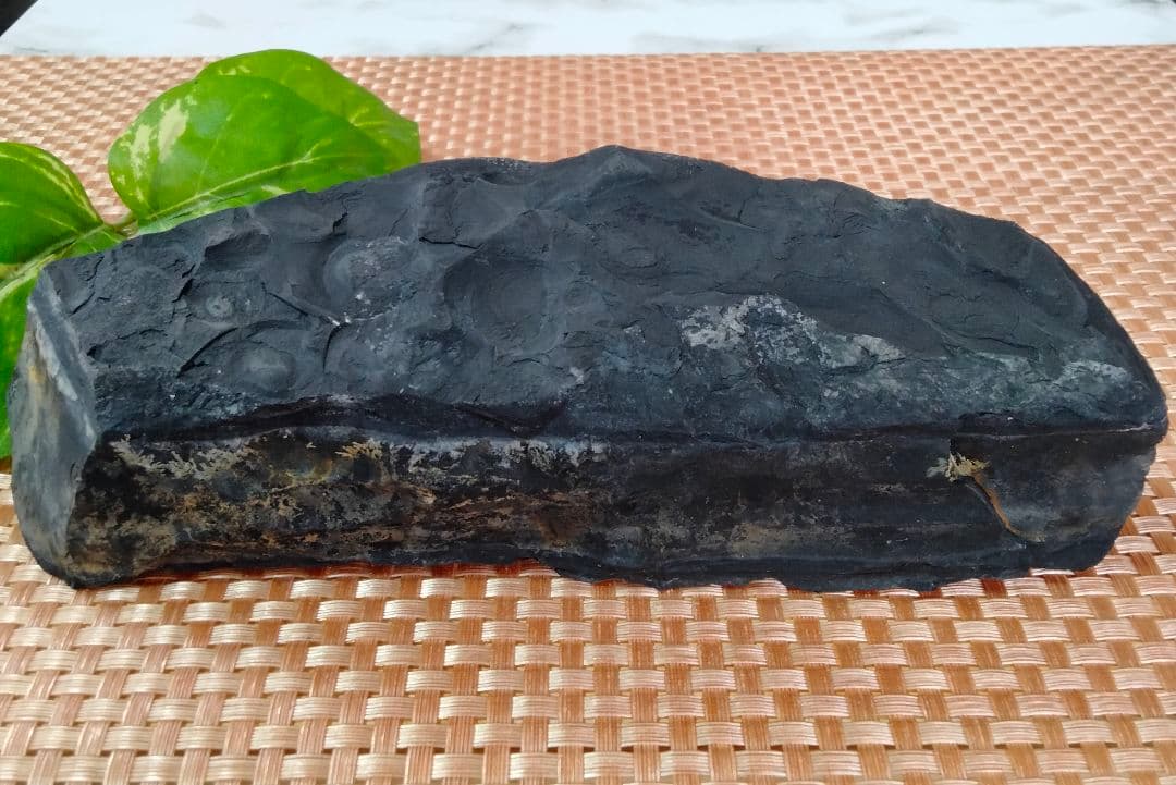 【大サイズ】★マイナスイオン★★免疫力★★冷え・凝り★913gブラックシリカ原石